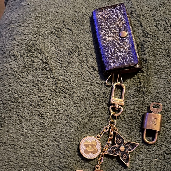 Authentic Louis Vuitton Key case & Lock and Key - Picture 1 of 6